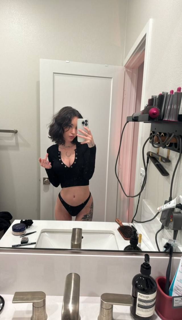 Hit me up if you’re down for fun 😝💦 - Image 3